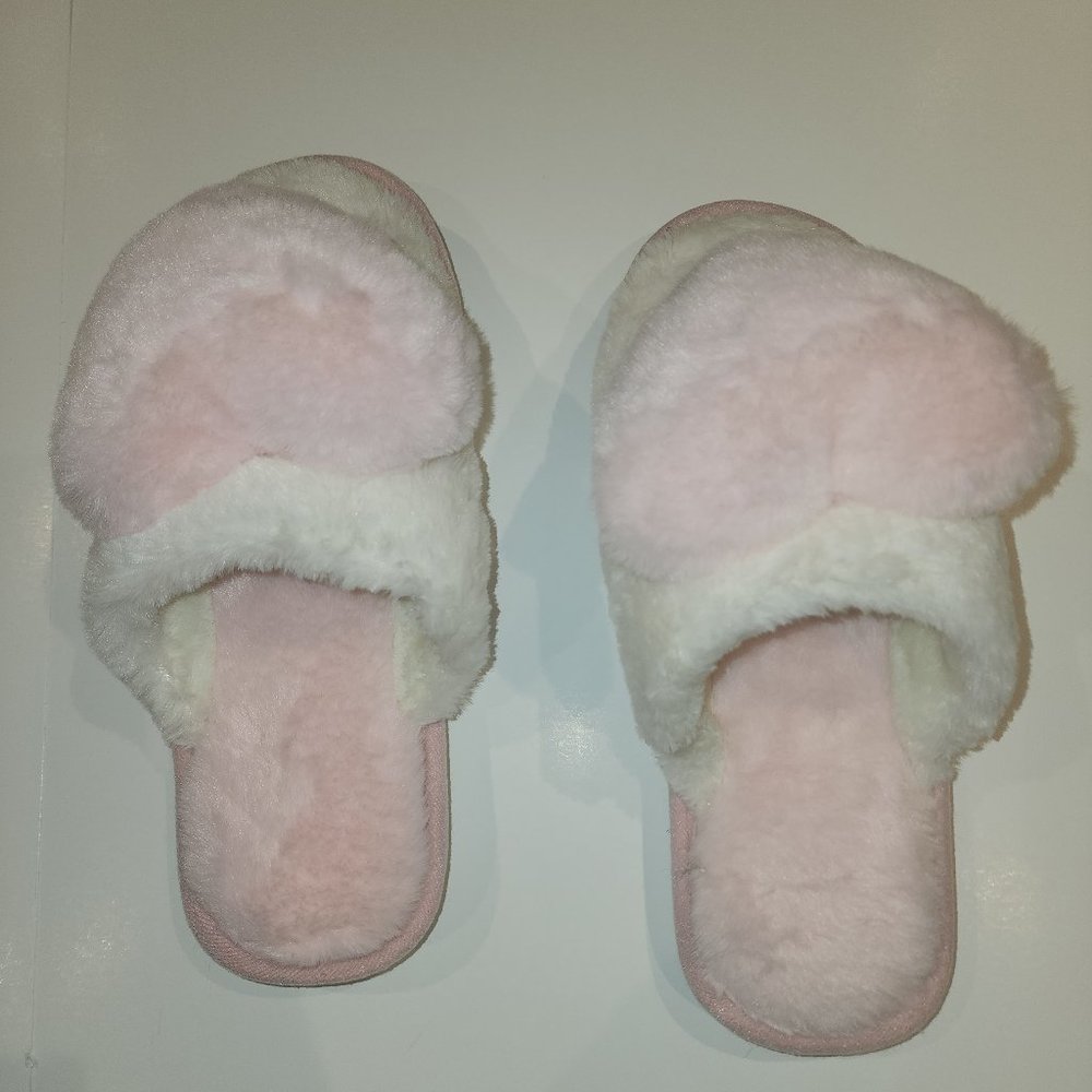 PINK AND WHITE BEDROOM SLIPPERS NWOT